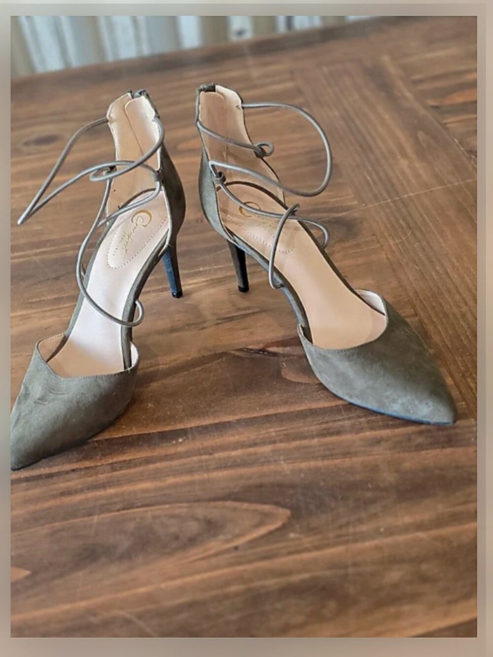 heels - Picture 2 of 4